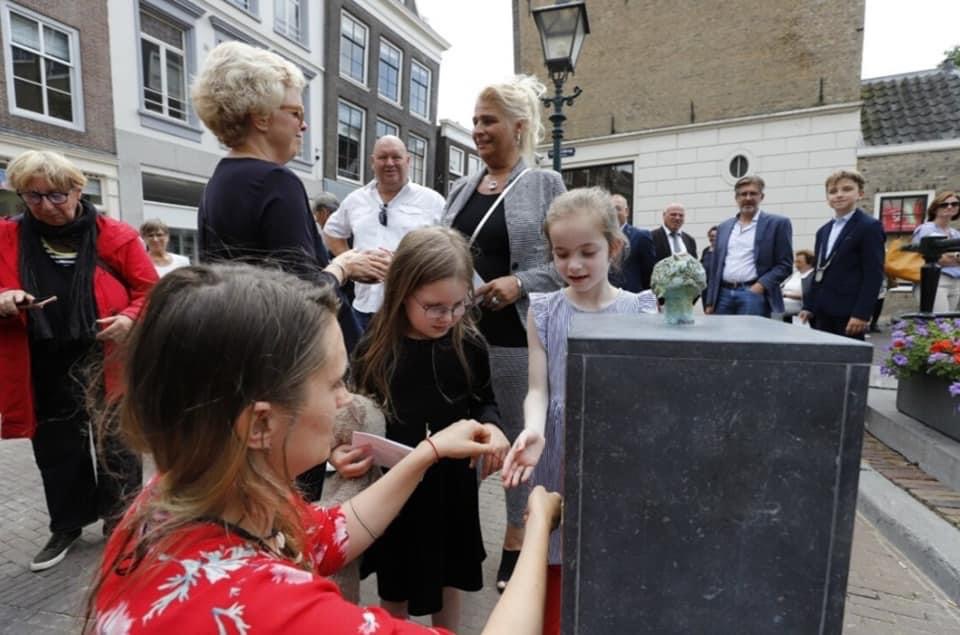 <a href="/?p=1679"> Dordrecht herdenkt de slachtoffers van Corona</a> <a href="/?p=1679"> Dordrecht herdenkt de slachtoffers van Corona</a>