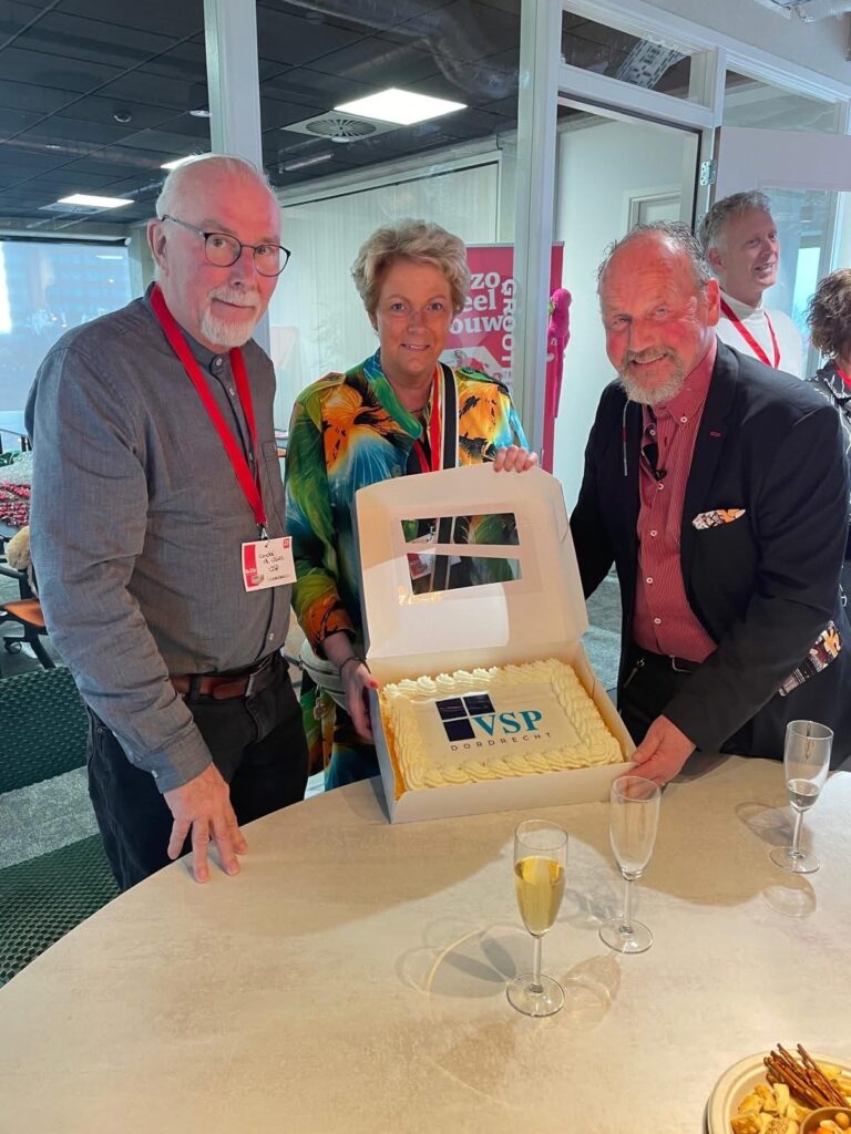 Tony Bruys in het zonnetje gezet Tony Bruys in het zonnetje gezet