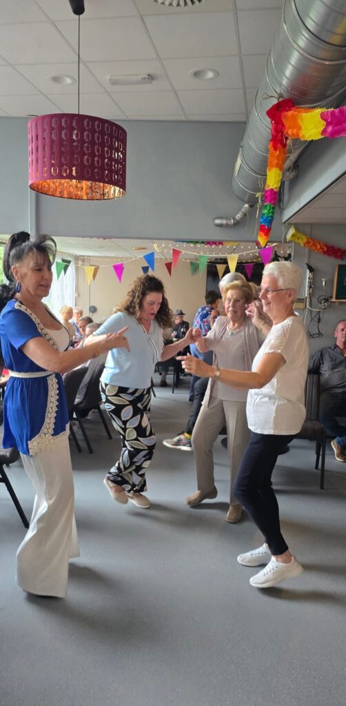 Margret Stolk opent ‘t Klockhuis